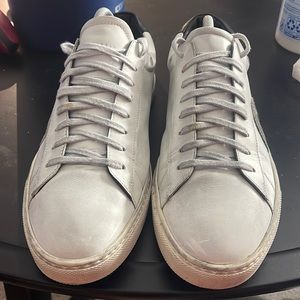 Oliver Cabell White/Black.  Worn type style